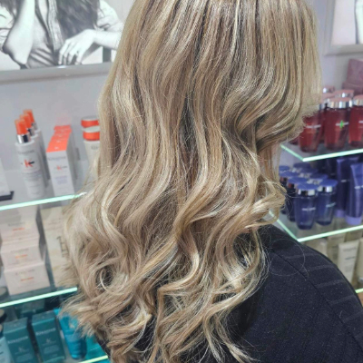Balayage vs. Highlights – Which is Right For You?